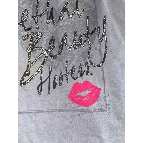 Hooters Vintage NWT Women's Lethal Beauty Graphic Tank Top size M Embellished - Picture 3 of 8